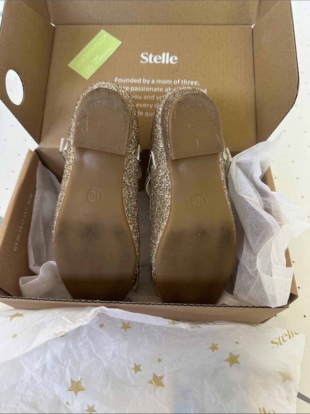 Stellah Girls Metallic Gold Glitter Crown Mary Jane Flats - Picture 5 of 10